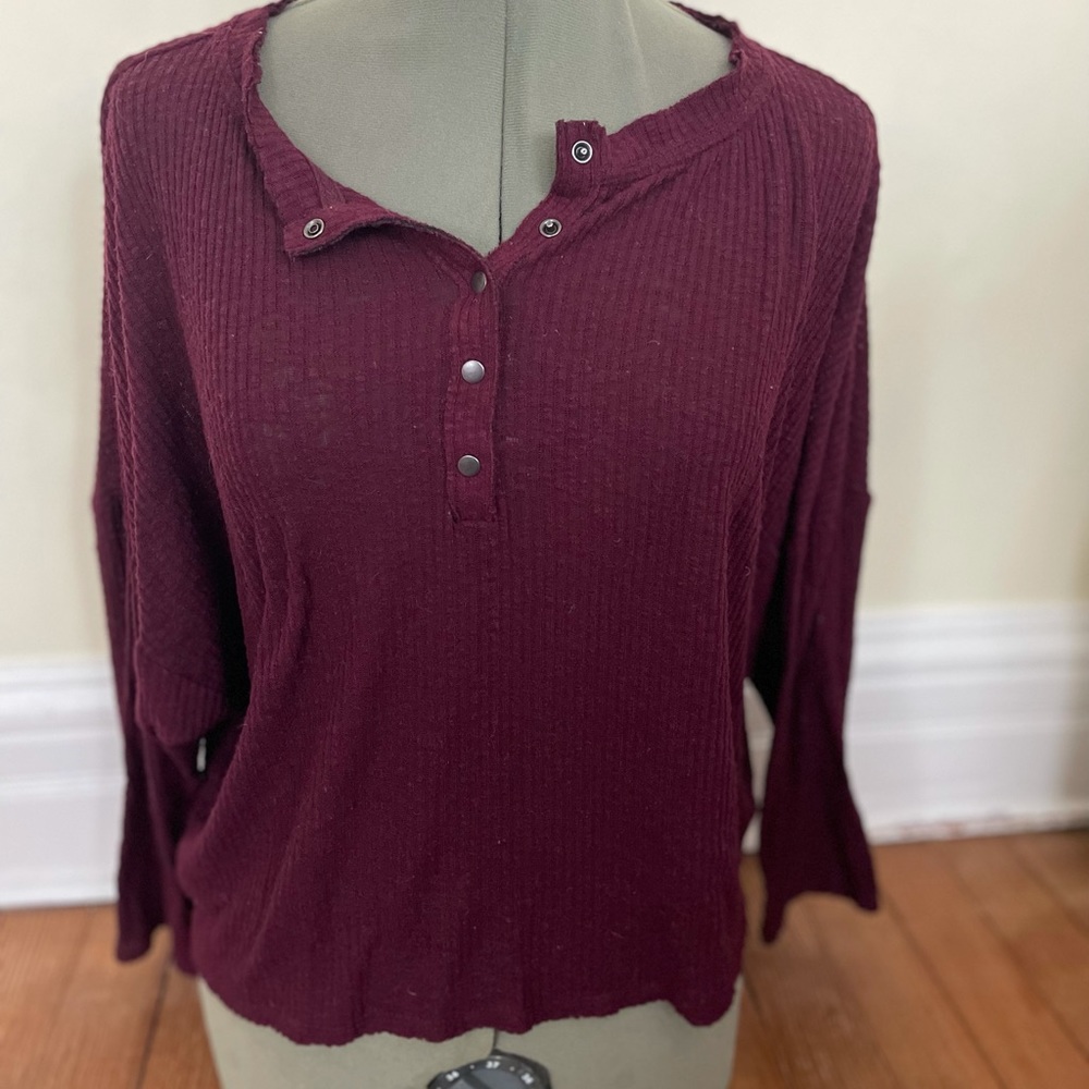 Adorable maroon top with quarter buttons!
